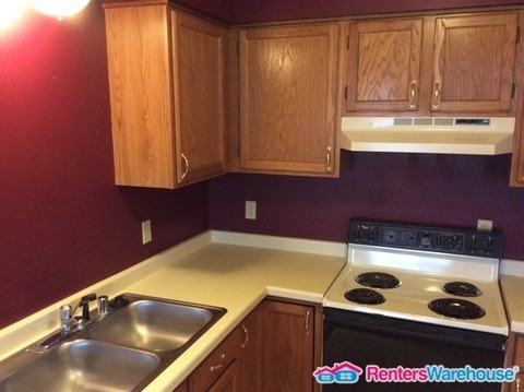 1836 Division St - Photo 3 of 21