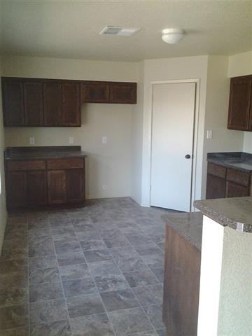 718 13th St - Photo 3 of 3