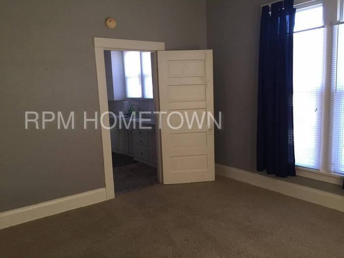 407 Linwood Ave - Photo 2 of 14