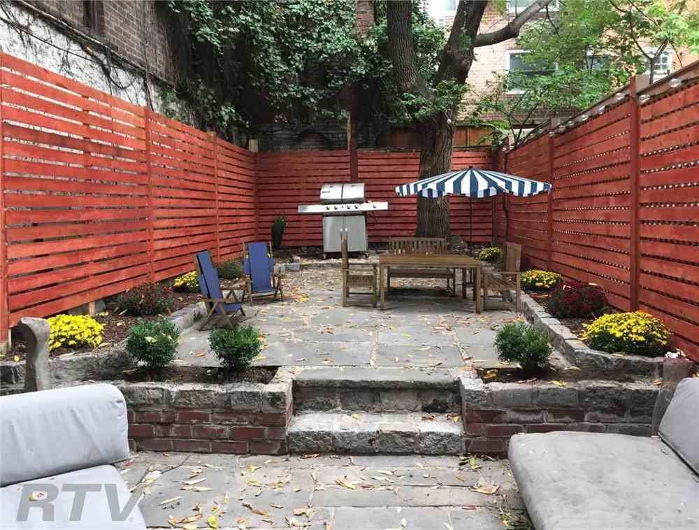 491 W 22nd St