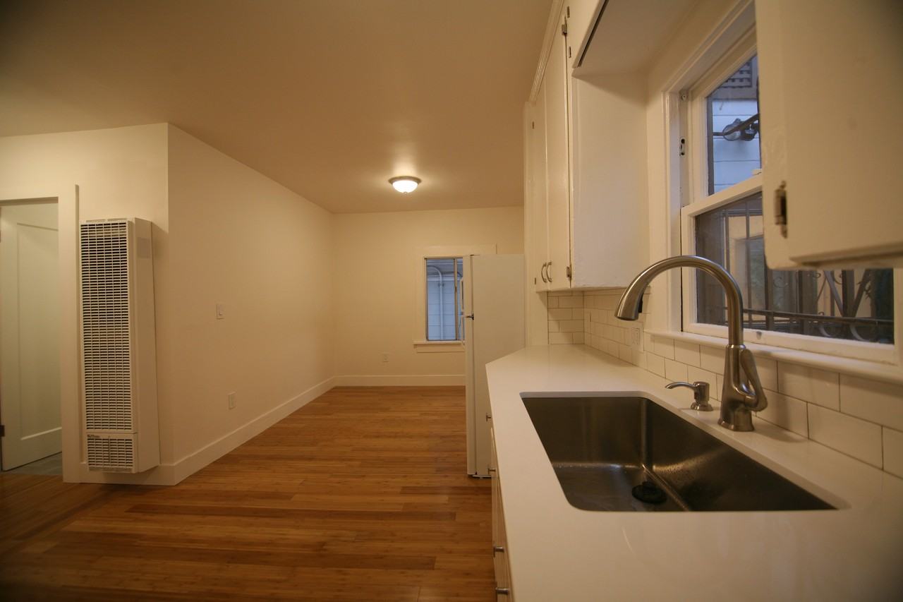 716 61st St - Photo 2 of 5