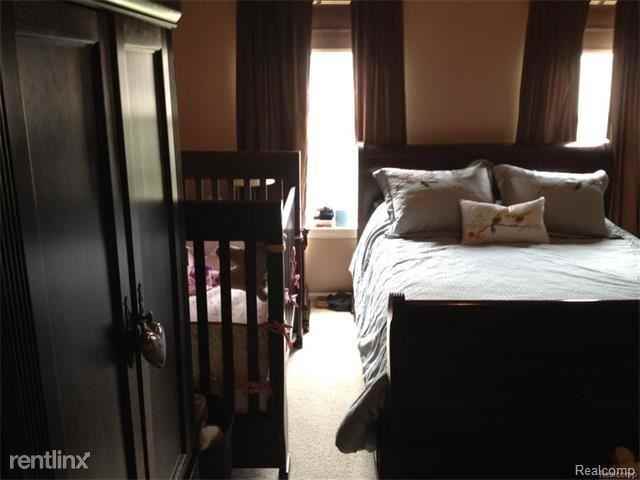 23887 Greenwood Dr - Photo 3 of 9