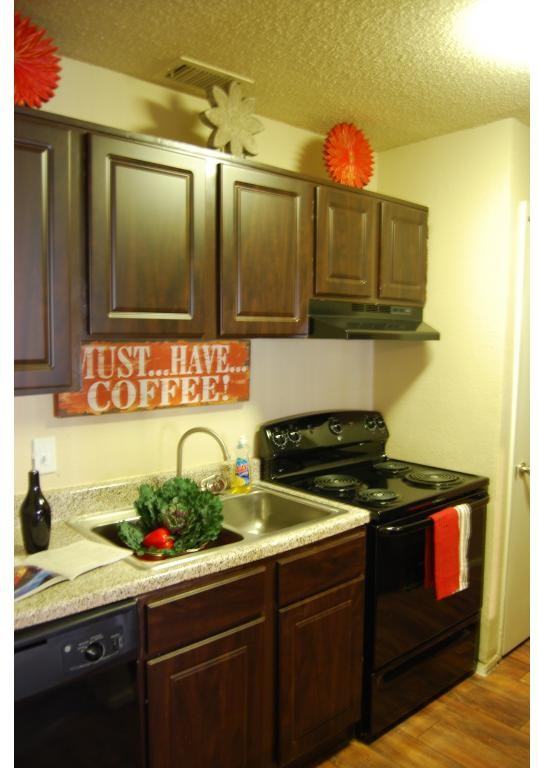 Clarendon Woodchase - Photo 2 of 20