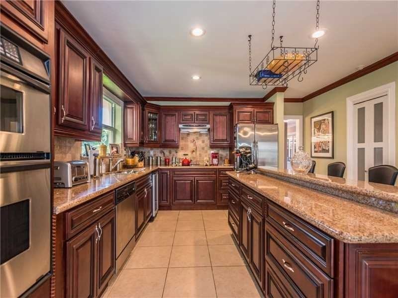 5701 SW 136th St - Photo 2 of 25