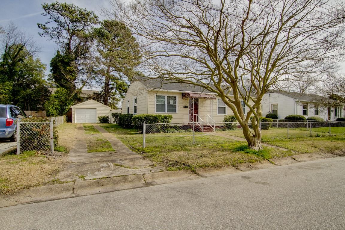 7020 University Dr - Photo 2 of 23