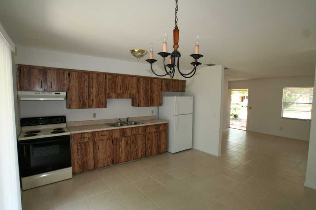 2769 Santana Ave - Photo 3 of 10