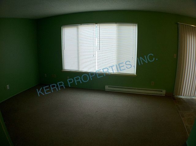 7518 SE Steele St - Photo 2 of 13
