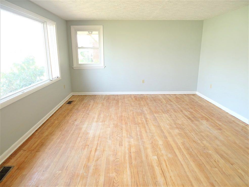 1302 Earl Ave - Photo 3 of 17