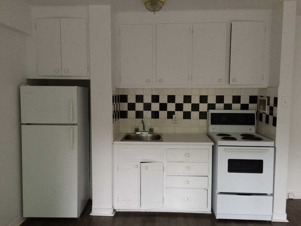 3465 Hutchison - Photo 2 of 9