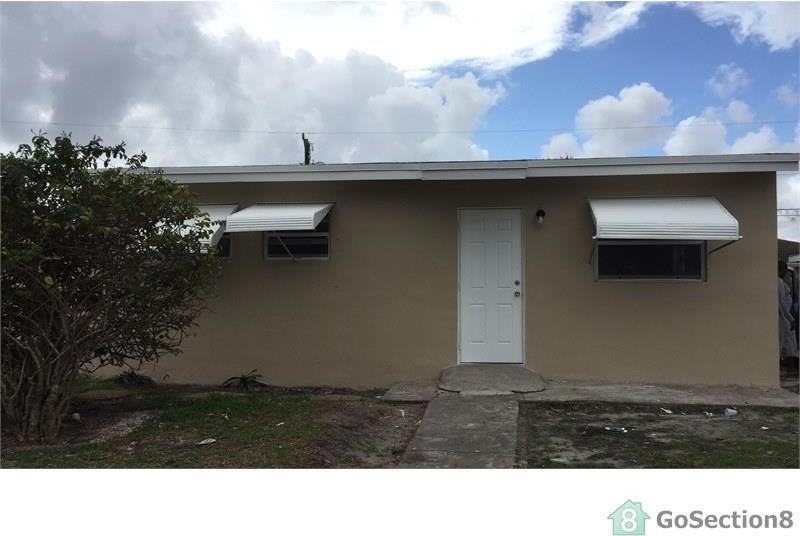 2726 NW 4th St