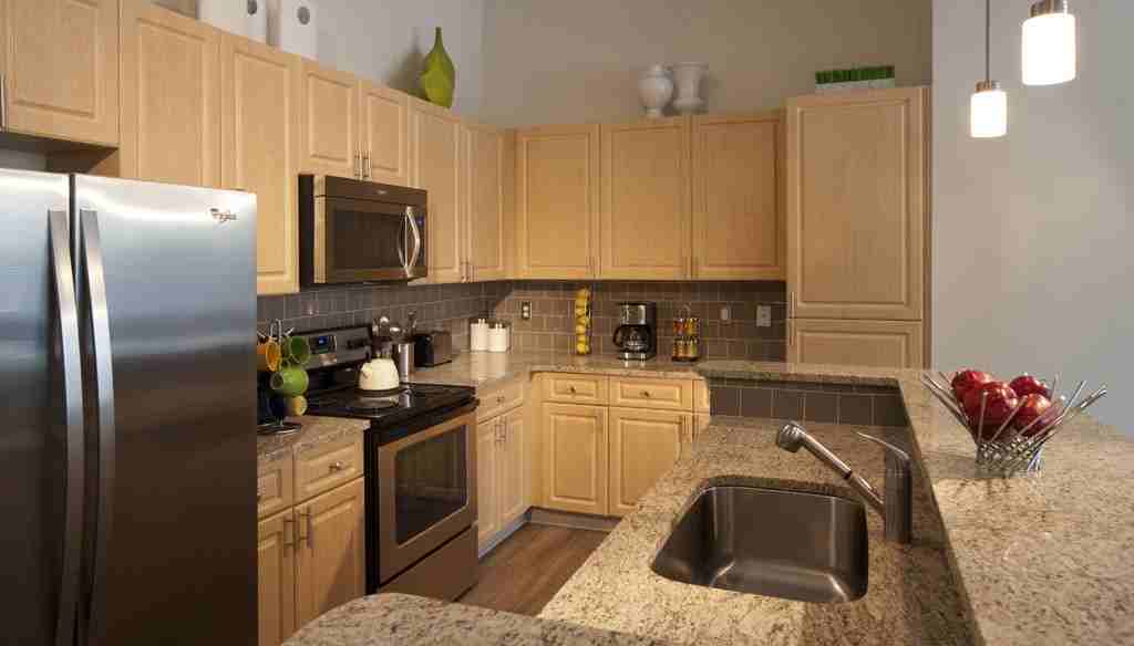 Seventeen West - Photo 3 of 25