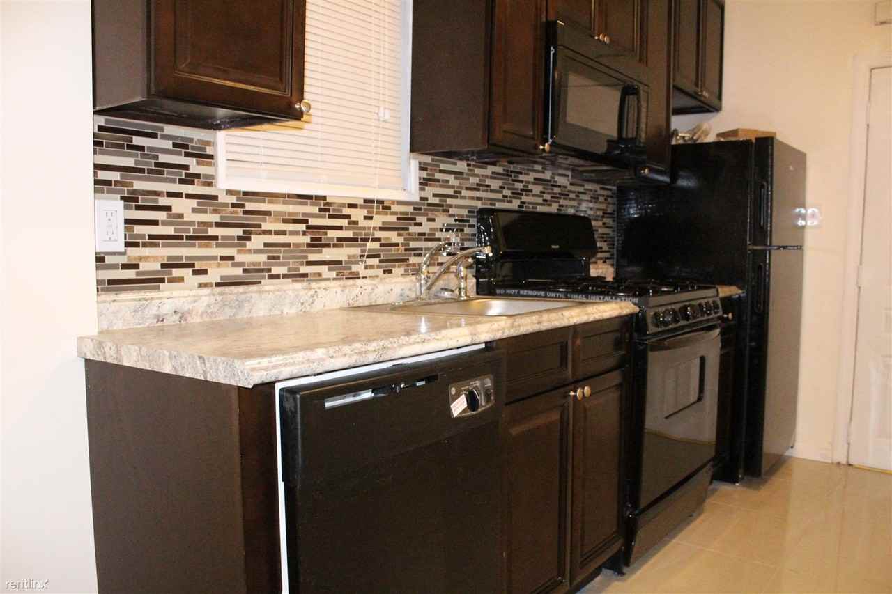 1Br, 2BR and 3BR 62nd ST Jefferson Ave - Photo 3 of 3