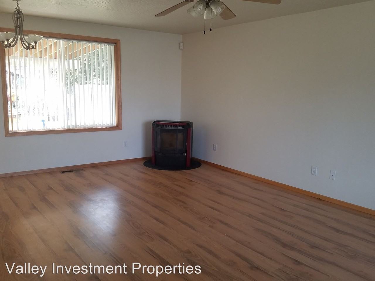 501 Creswood Dr - Photo 2 of 6