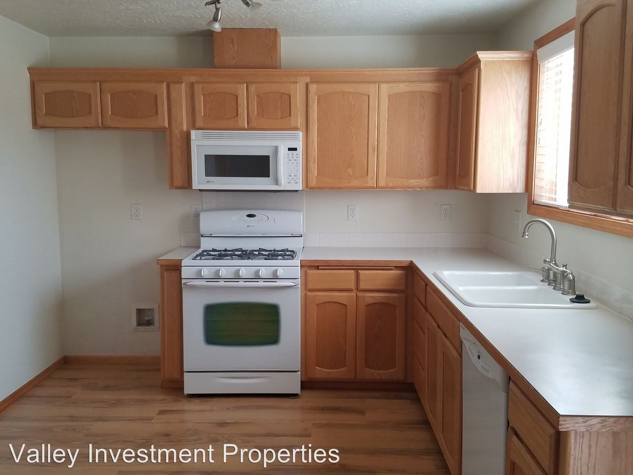 501 Creswood Dr - Photo 3 of 6