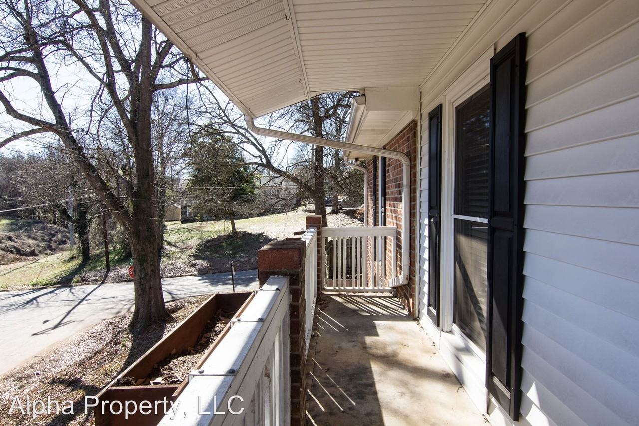 214 W Circle Ave - Photo 2 of 23