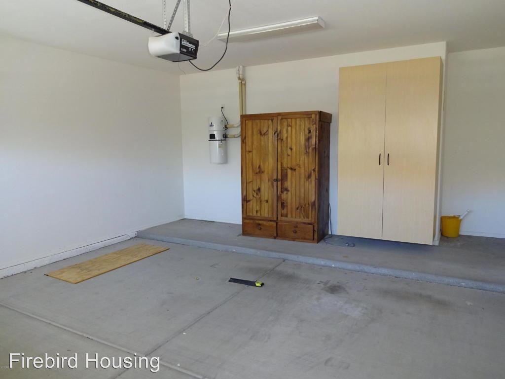 2824 W Cottonwood Ln - Photo 2 of 32