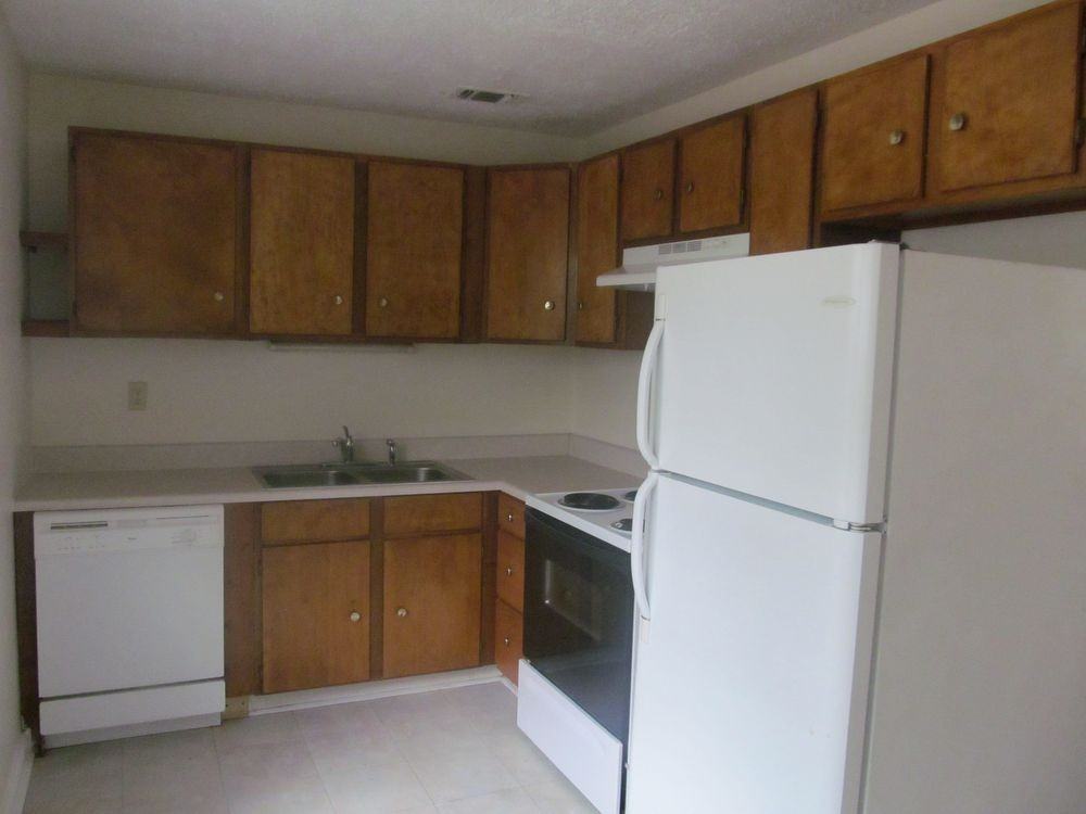 183 Concord Cir - Photo 2 of 9