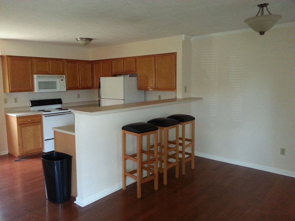 53 E Hampton Ct - Photo 3 of 5