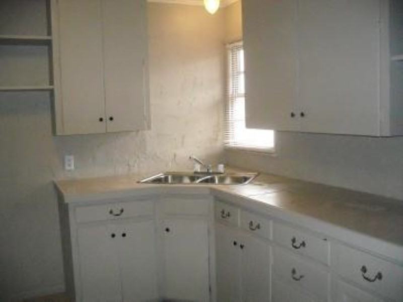 1804 Hardin Dr - Photo 3 of 6