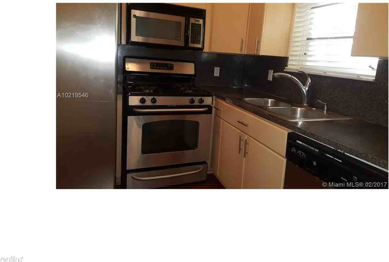 815 W 40th St #2 - Photo 2 of 9