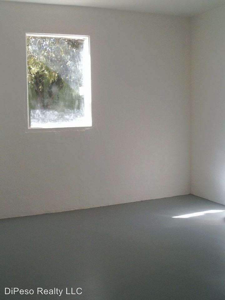 155 S Railroad Ave - Photo 3 of 4