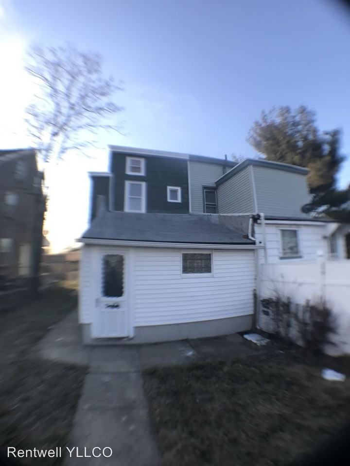 321 S 4th St - Photo 2 of 16