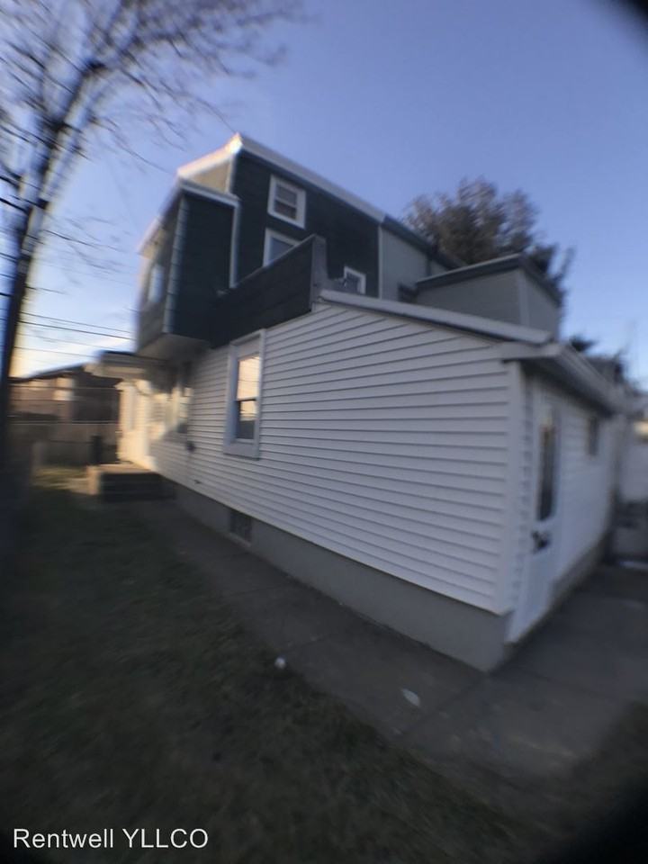 321 S 4th St - Photo 3 of 16