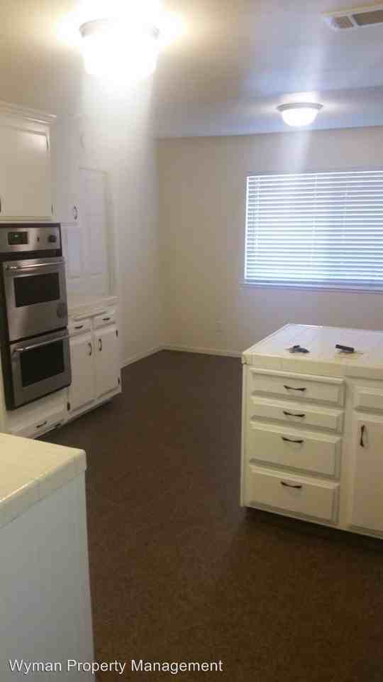 3948 Briarwood St - Photo 3 of 20