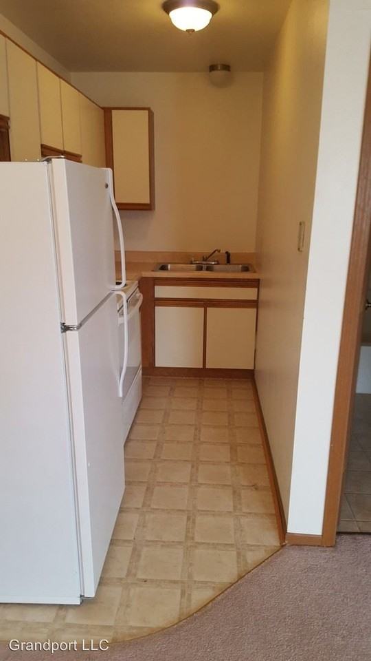 473 W Grand Ave - Photo 2 of 11