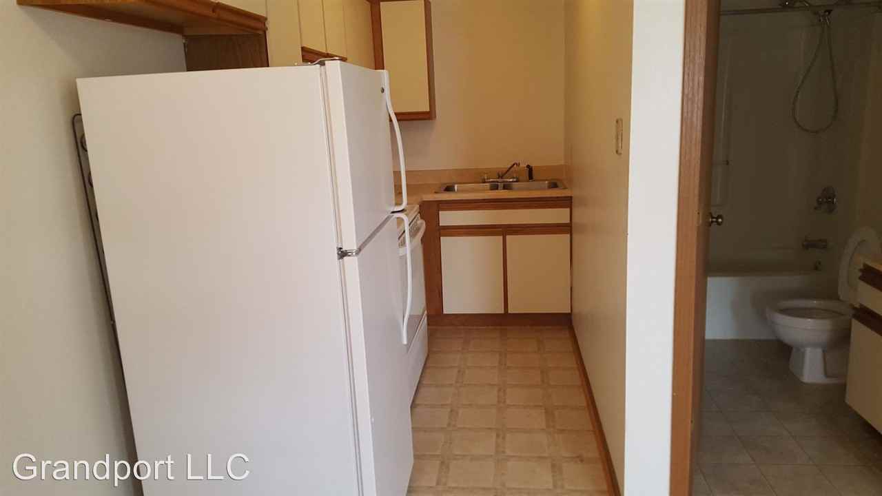473 W Grand Ave - Photo 3 of 11