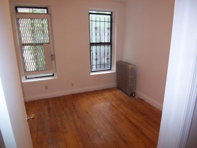 3rd Ave & E 85th St #4