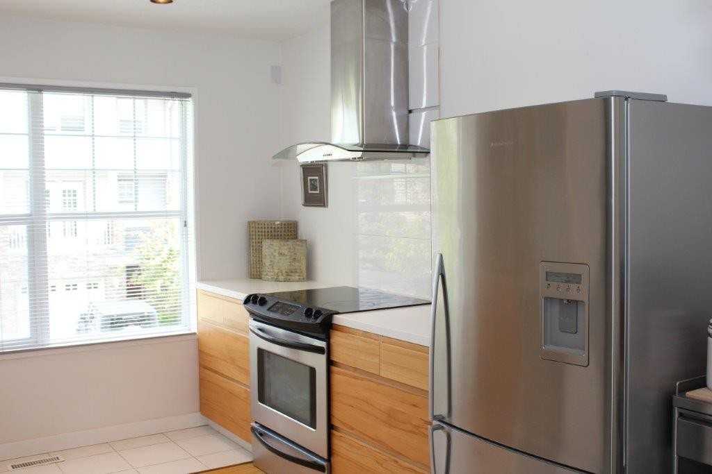 61 Inglewood Grove SE - Photo 3 of 9