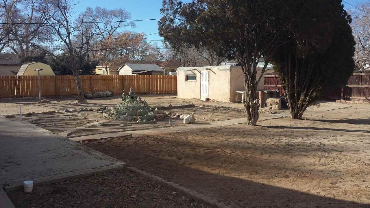 1127 Catalpa St - Photo 3 of 10