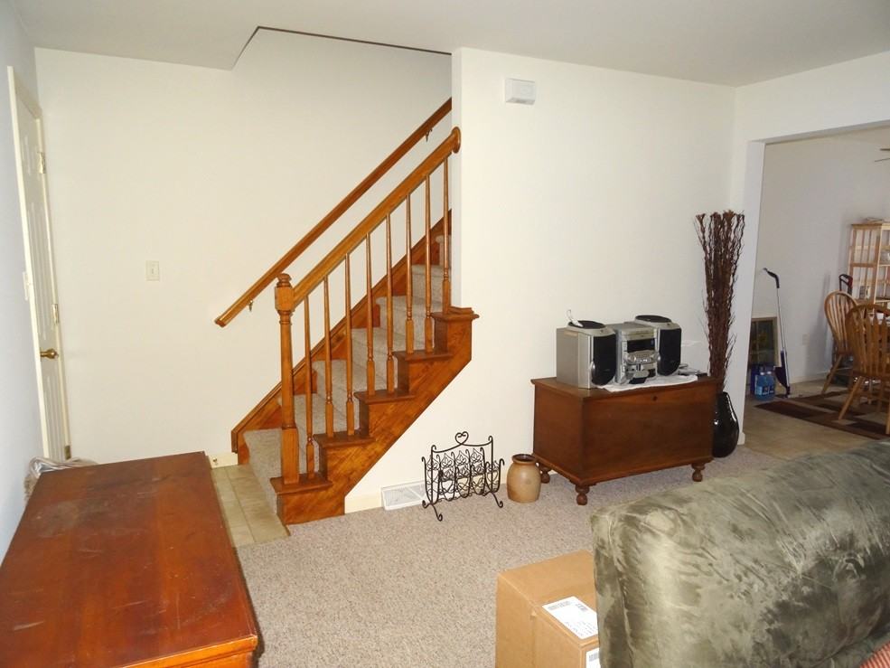 35 Beverly Dr - Photo 2 of 13