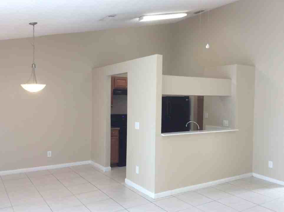 232 Regal Park Dr - Photo 3 of 9