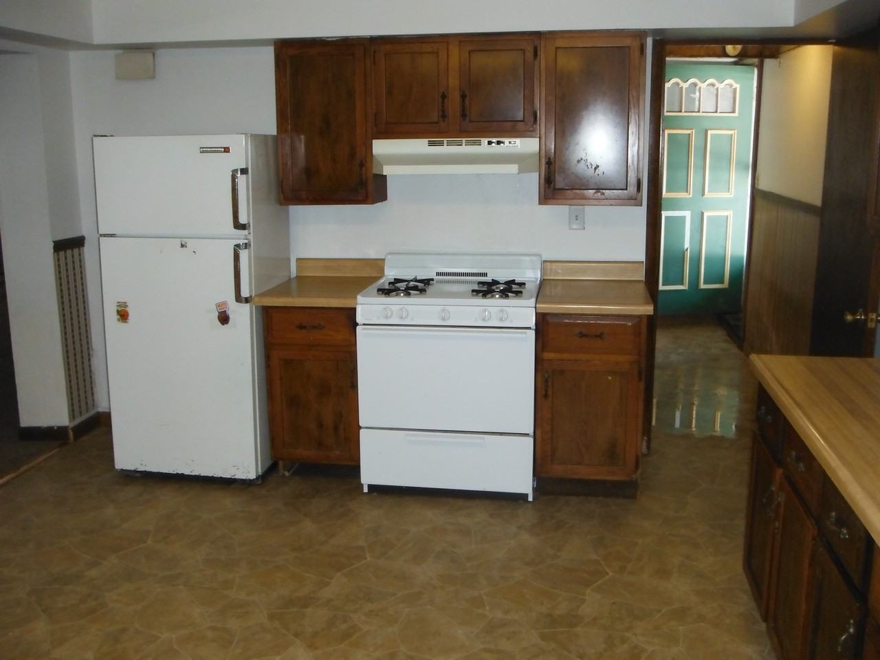 1115 S Cline Ave - Photo 2 of 9