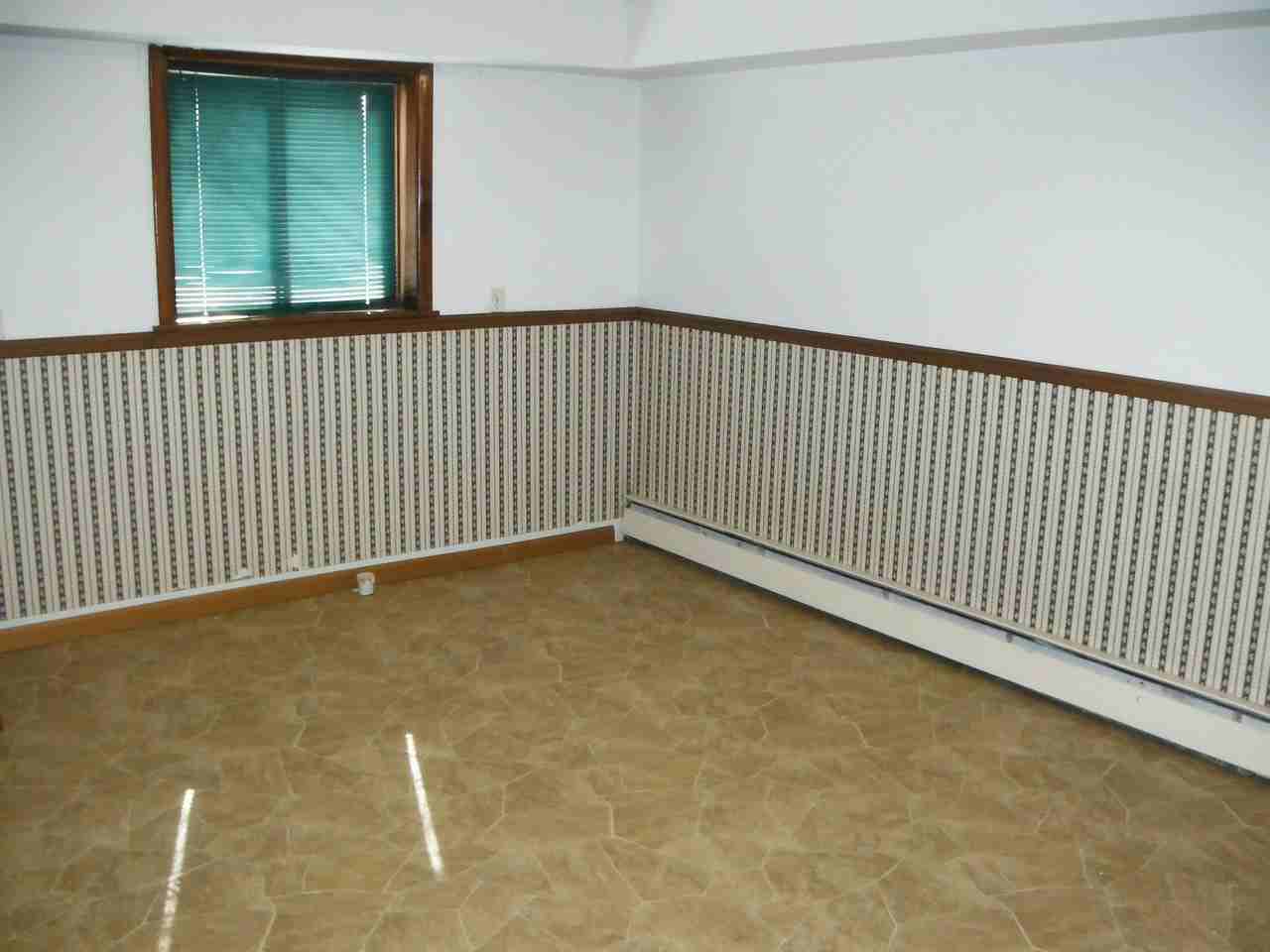 1115 S Cline Ave - Photo 3 of 9