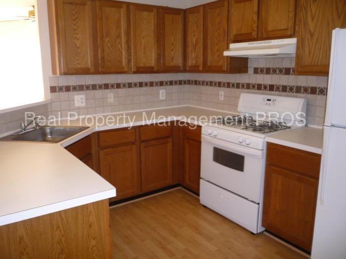 12020 Country Mill Dr - Photo 2 of 11