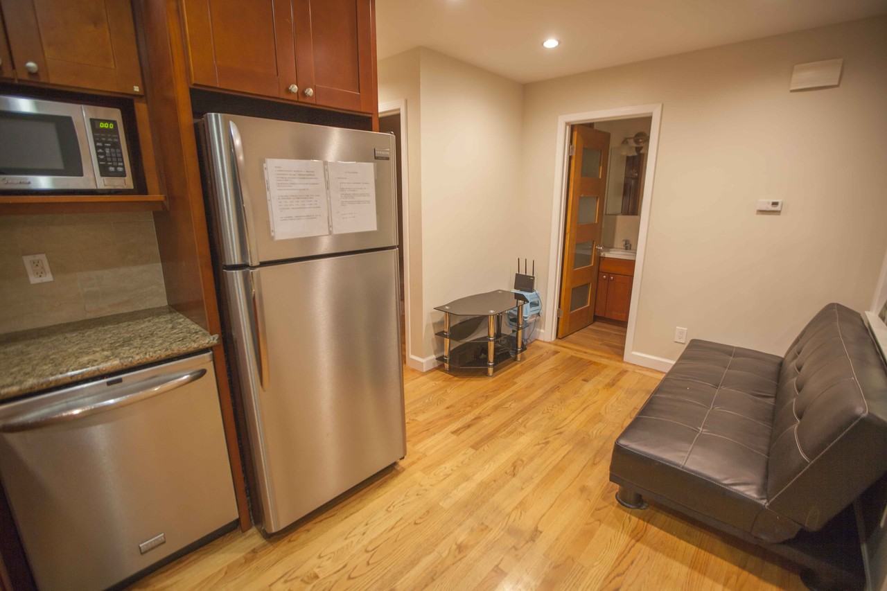 135 Lakeview Avenue - Photo 3 of 11