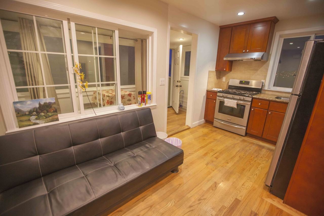 135 Lakeview Avenue - Photo 2 of 11