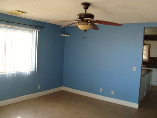 1274 Hales Dr - Photo 2 of 14