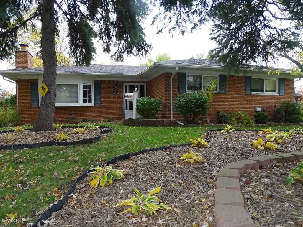 3902 Springer Ave - Photo 2 of 40