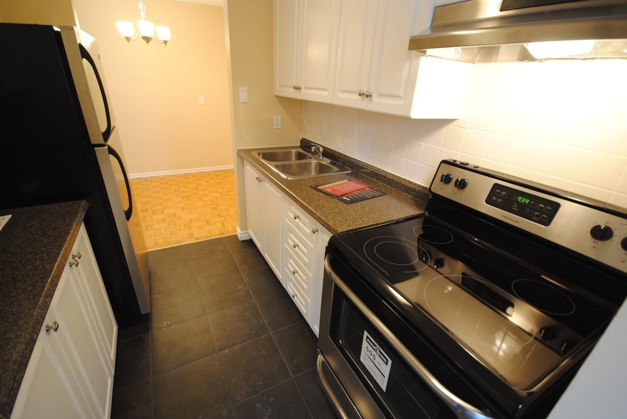 949 North River Road - Photo 2 of 12