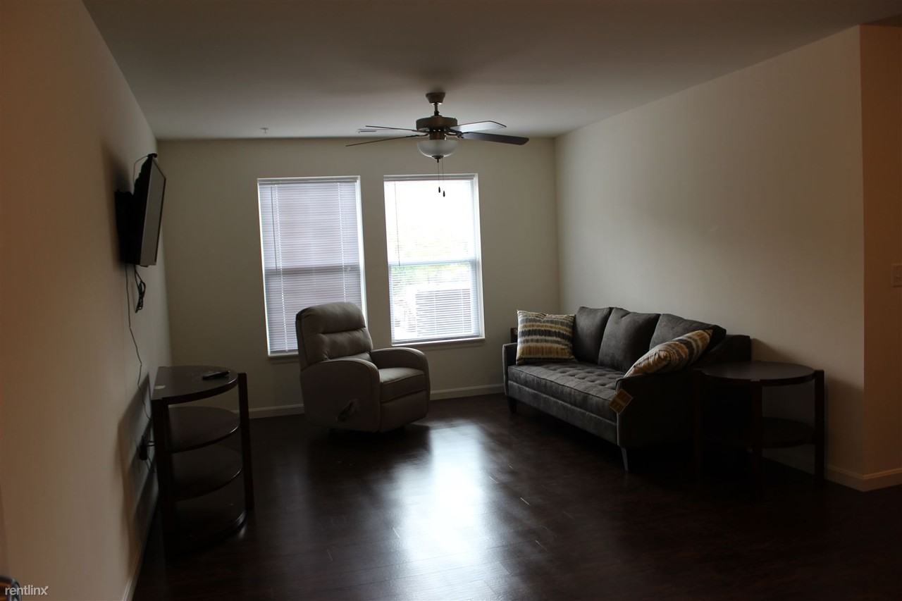 2710 Stratford Ave - Photo 2 of 11