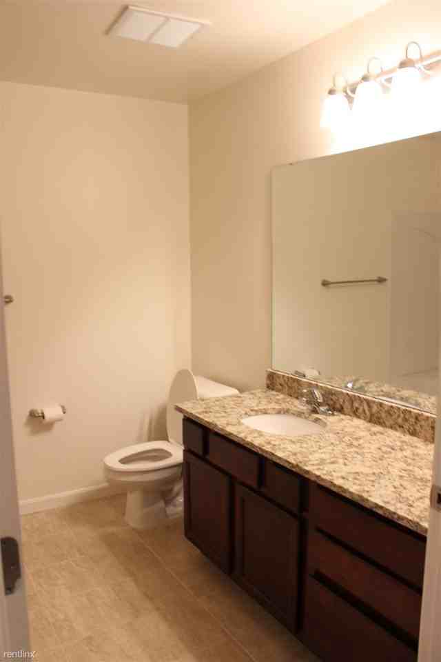 2710 Stratford Ave - Photo 3 of 11