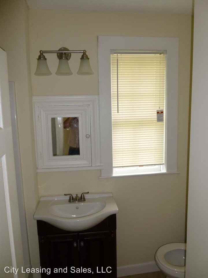 816 Akron St - Photo 2 of 9