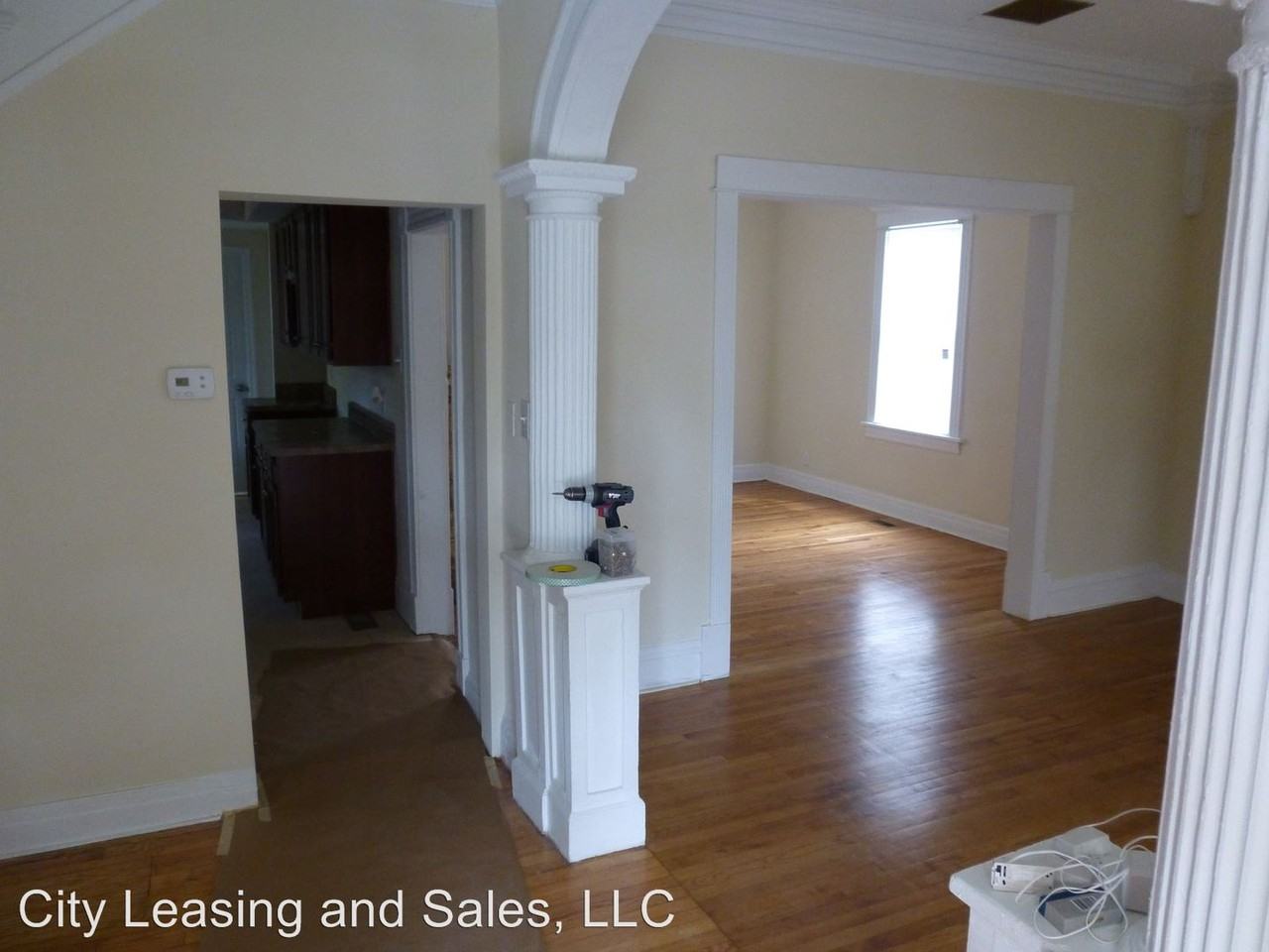 816 Akron St - Photo 3 of 9