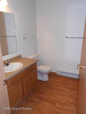 1609 Cedar Dr NE - Photo 2 of 9