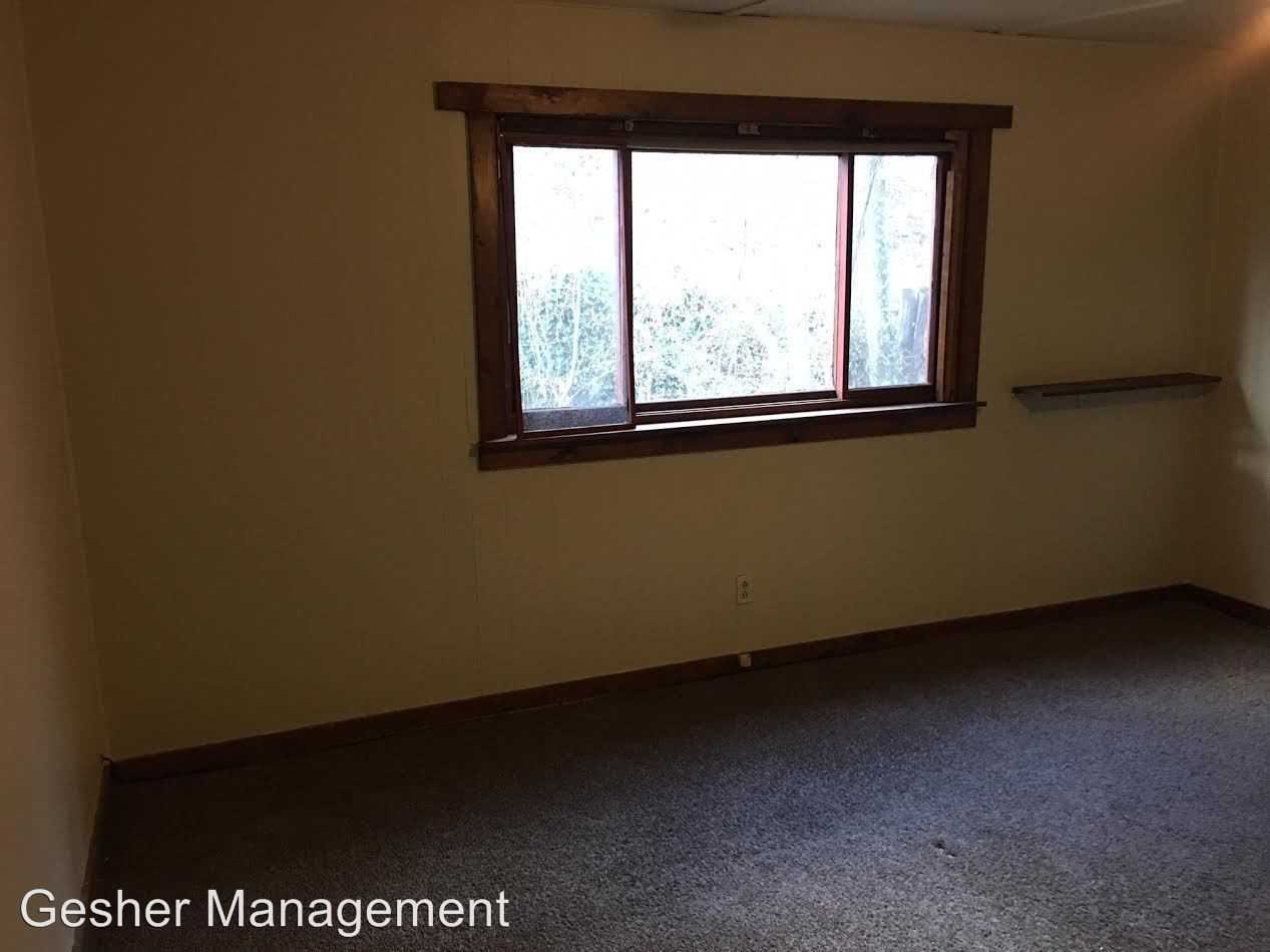 422 Highland Ave - Photo 2 of 8