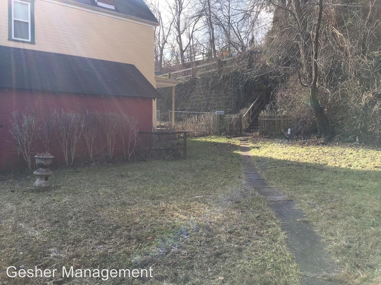 422 Highland Ave - Photo 3 of 8